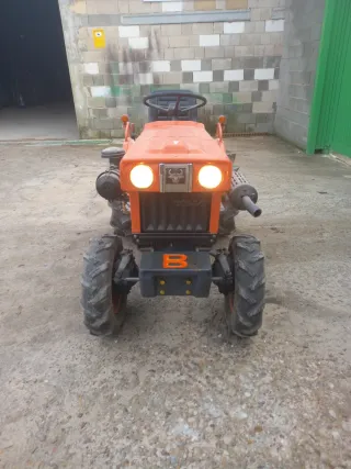 Mini tractor Kubota B5001 4x4  no marear la perdiz