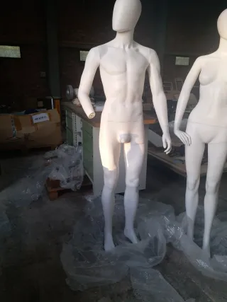 Maniquí de hombre blanco