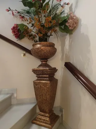 Jarrón grande dorado metálico