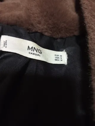 Chaquetón de pelo marrón con capucha