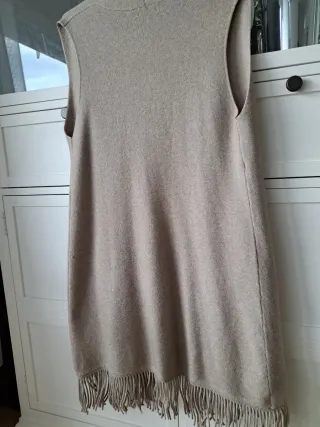 Chaleco de punto largo beige con bolsillos