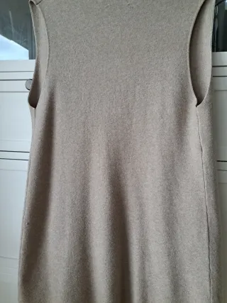 Chaleco de punto largo beige con bolsillos