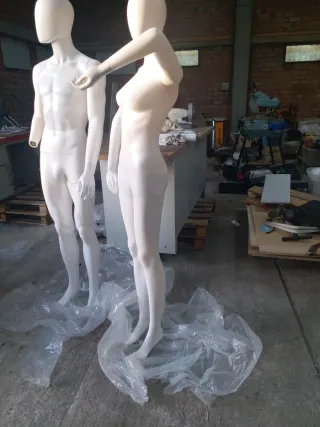 Maniquí de mujer blanco desmontable