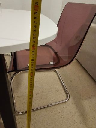 Mesa comedor blanca y 6 sillas transparentes