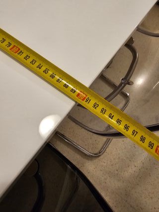 Mesa comedor blanca y 6 sillas transparentes