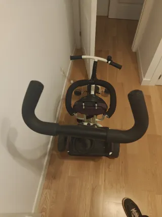 Triciclo infantil con manillar