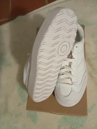 Zapatillas New Balance CT 302 Blancas y Grises