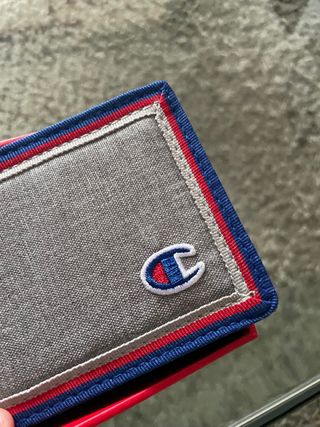 Cartera Champion Gris con Logo