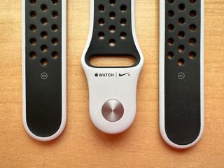 Apple Watch X Nike 44mm. Pure Platinum/Black Band