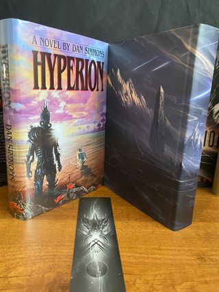 Hyperion  Broken Binding + Extras Dan Simmons