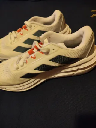 Zapatillas Adidas Blancas y Naranja