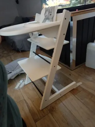 Trona Stokke con accesorios