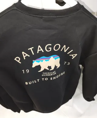 Sudadera Patagonia Negra Oso Montaña