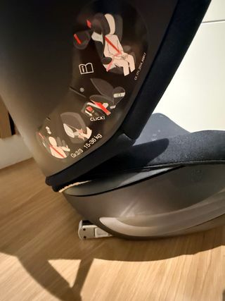 Silla elevadora negra. Cybex Gold.