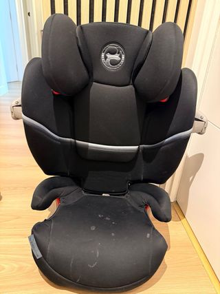 Silla elevadora negra. Cybex Gold.