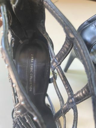 Botín negro gladiador con tachuelas