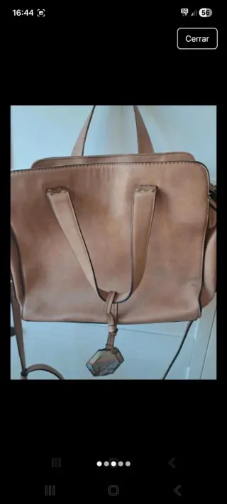 Bolso beige asa corta y ajustable