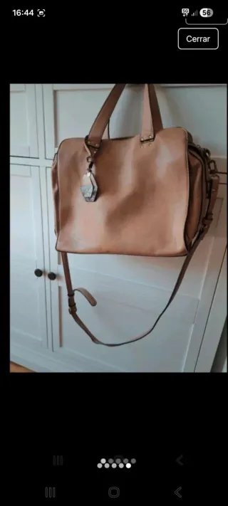 Bolso beige asa corta y ajustable
