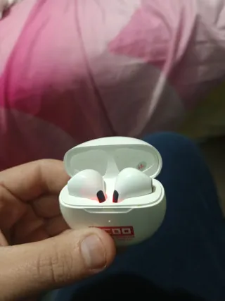 Cascos inalámbricos con fundas