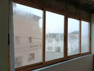 Ventana corredera PVC imitación madera