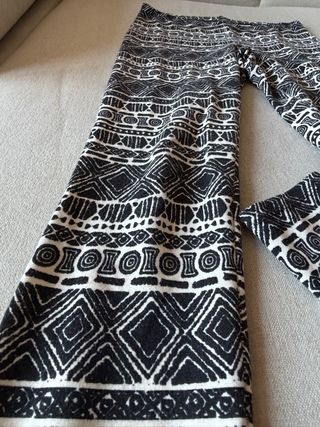 Leggings estampado étnico blanco y negro
