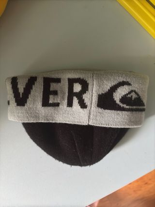 Gorro lana marca Quiksilver. Nuevo. negro y gris.