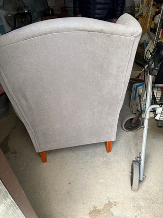 Sillón de tela gris