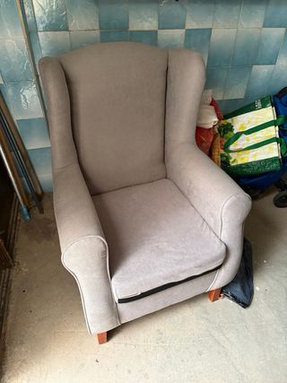 Sillón de tela gris