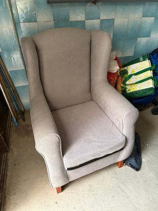 Sillón de tela gris