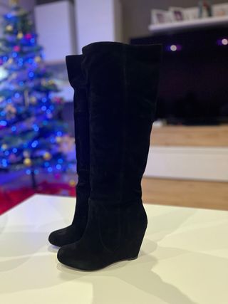 Botas altas de ante con cuña