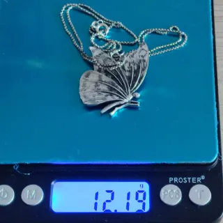 Cadena plata y mariposa colgante