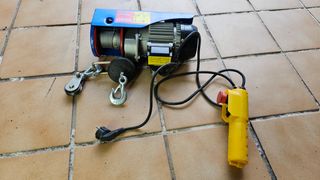 Elevador Eléctrico Montacargas 250KG