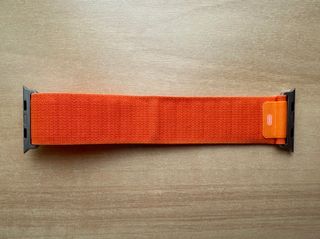 Apple Watch ULTRA 49mm. Orange Alpine Loop S