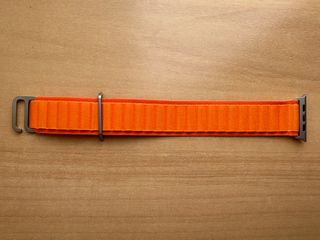 Apple Watch ULTRA 49mm. Orange Alpine Loop S