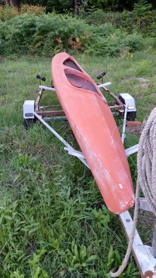 Kayak naranja con remolque