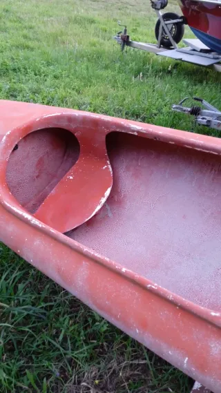 Kayak naranja con remolque