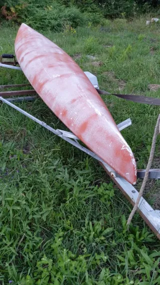 Kayak naranja con remolque