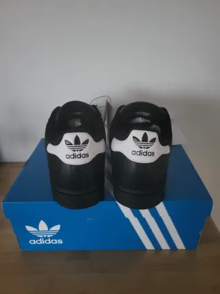 Adidas Superstar