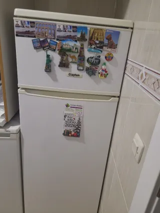 Nevera y congelador blanco