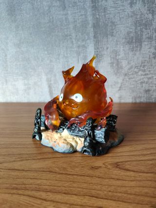 Figura Calcifer de Studio Ghibli con luz