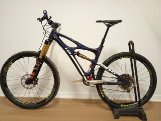 Mountain bike full suspensión carbon