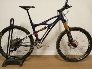 Mountain bike full suspensión carbon