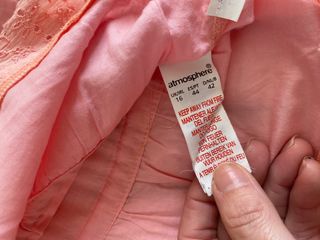 Camisa rosa con encaje