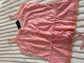 Camisa rosa con encaje