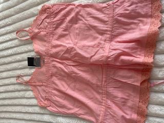 Camisa rosa con encaje