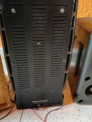 3 altavoces AIWA y GRUNDIG y Philips