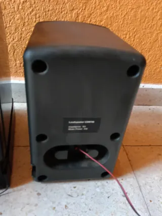 3 altavoces AIWA y GRUNDIG y Philips