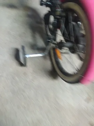 Bicicleta infantil rosa y negra