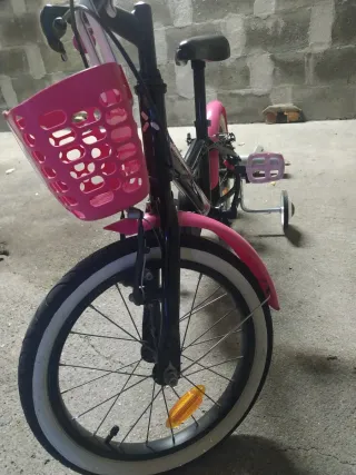 Bicicleta infantil rosa y negra
