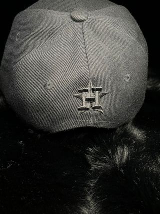 Gorra New Era Houston Negra con Logo H Llamas Fueg